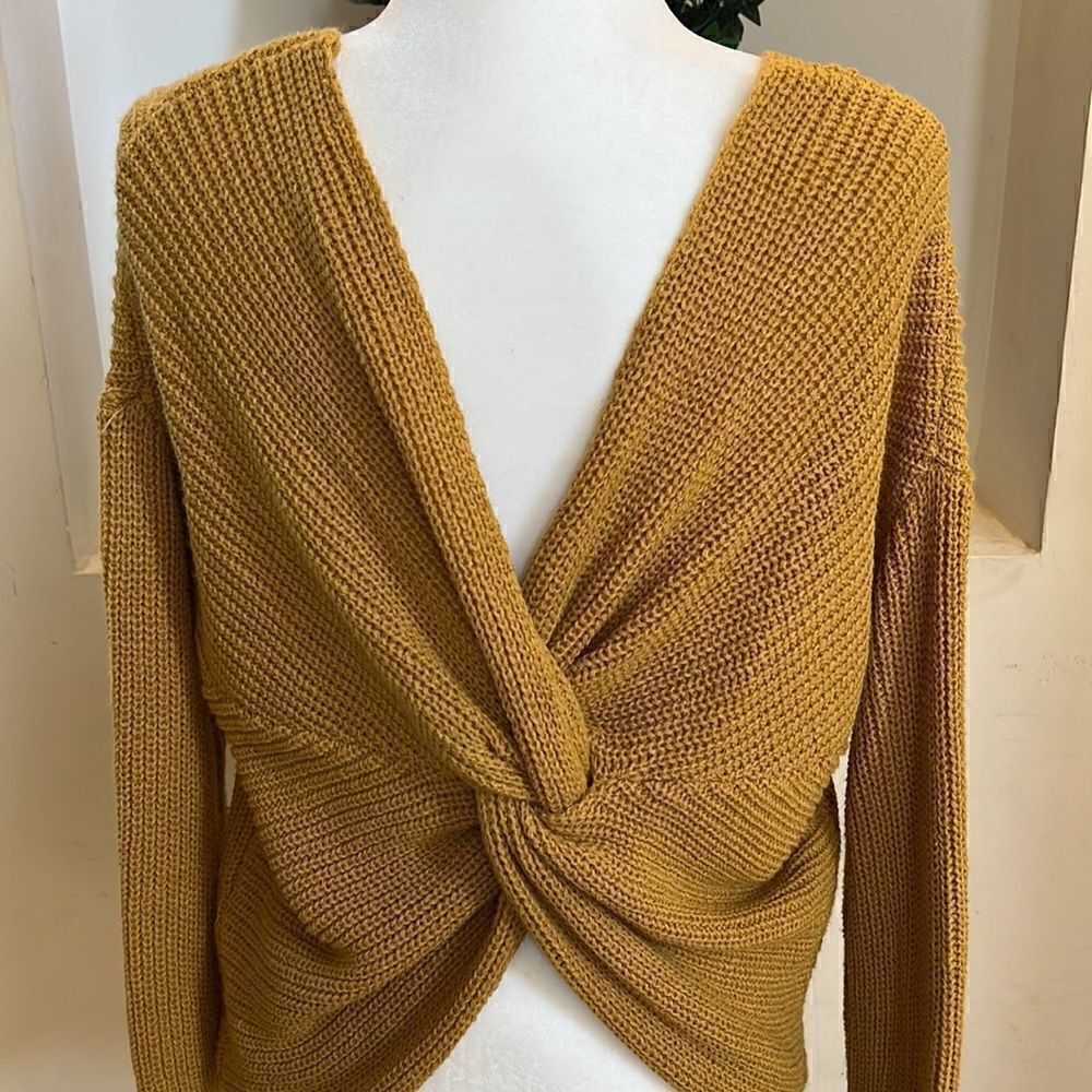 Women’s M mustard thick chunky twisted wrap back sweater